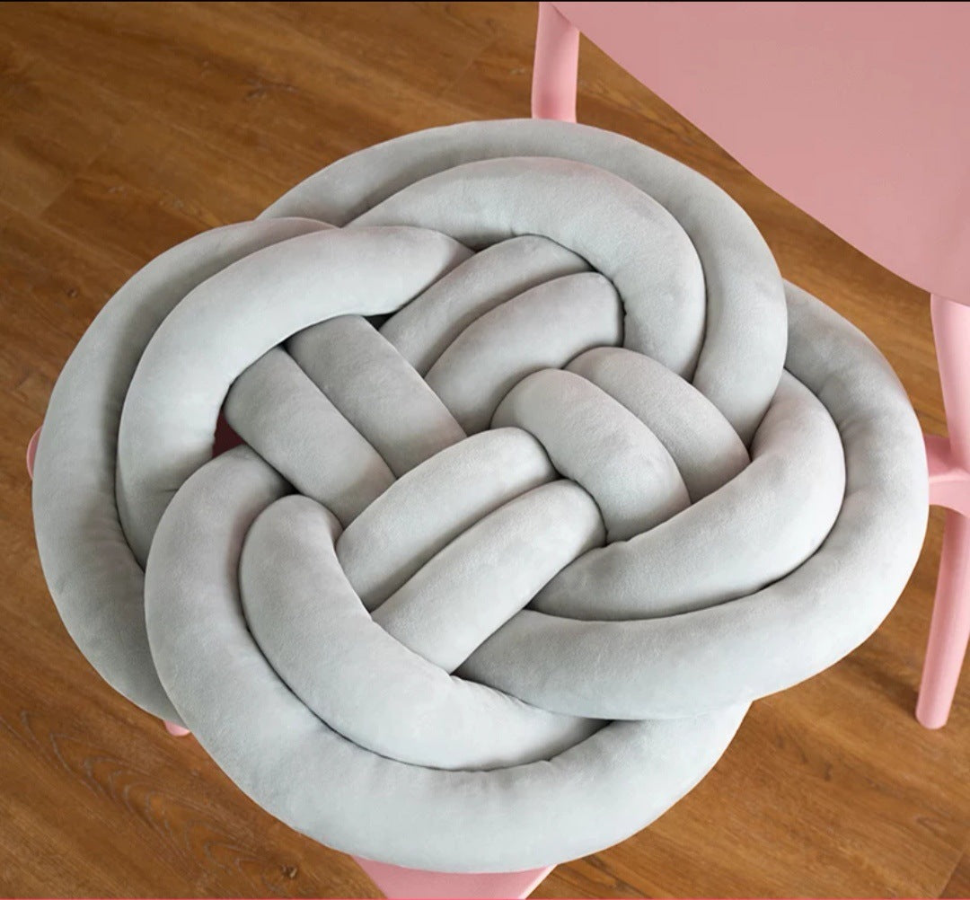 Knot Pillow – Grey