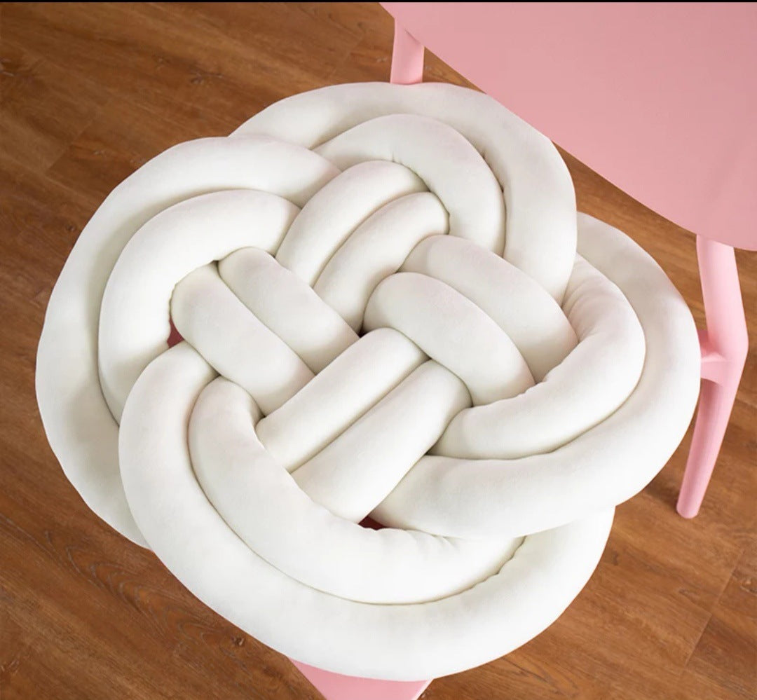 Knot Pillow – White
